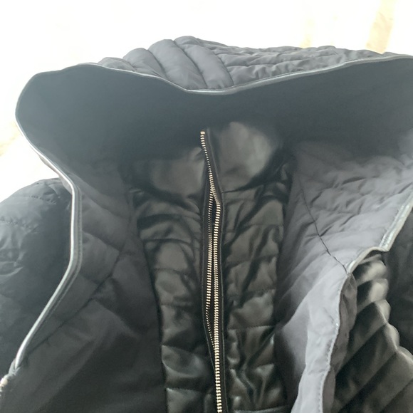 Small Guess jacket mint condition - Picture 5 of 7